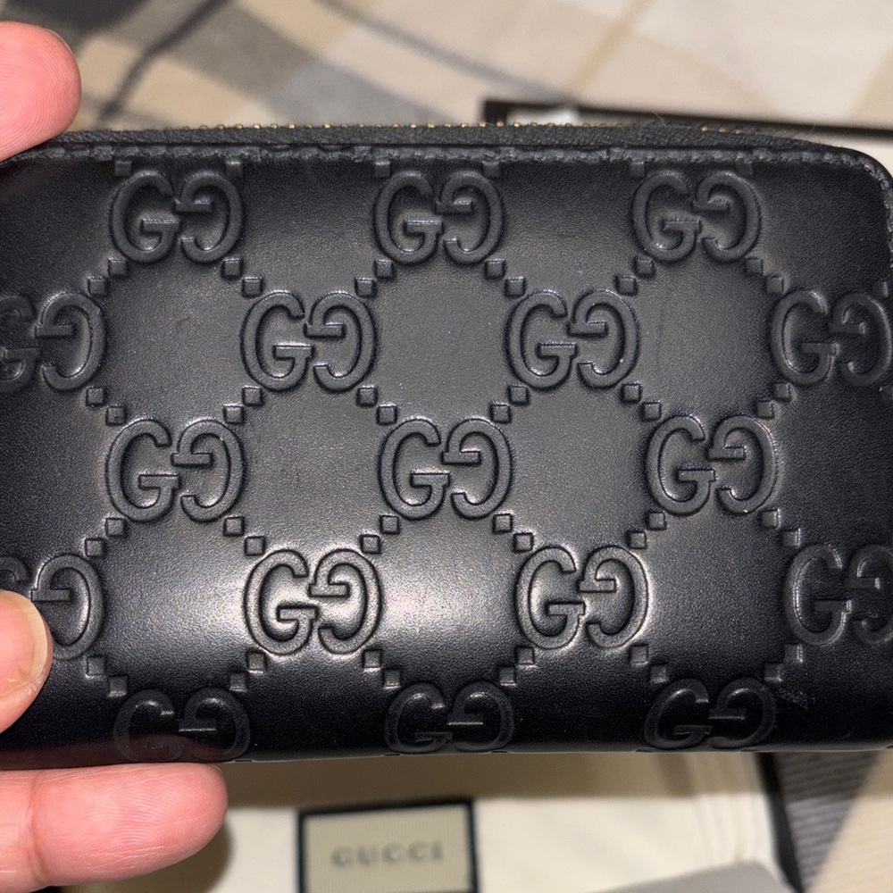 Gucci Black Embossed Leather Card Holder - Picture 2 of 6